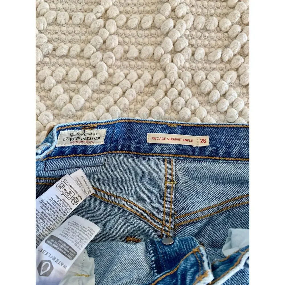 Levi's Ribcage Straight Ankle Jeans Distressed Medium Wash Size 26